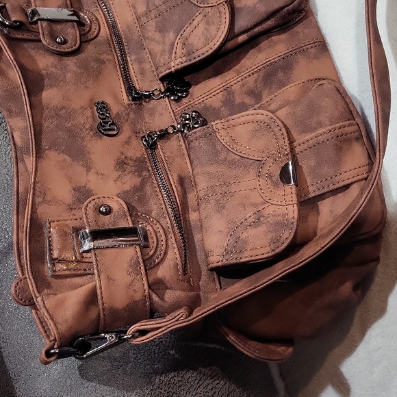 KL928 Crossbody Bag - Picture 3 of 16